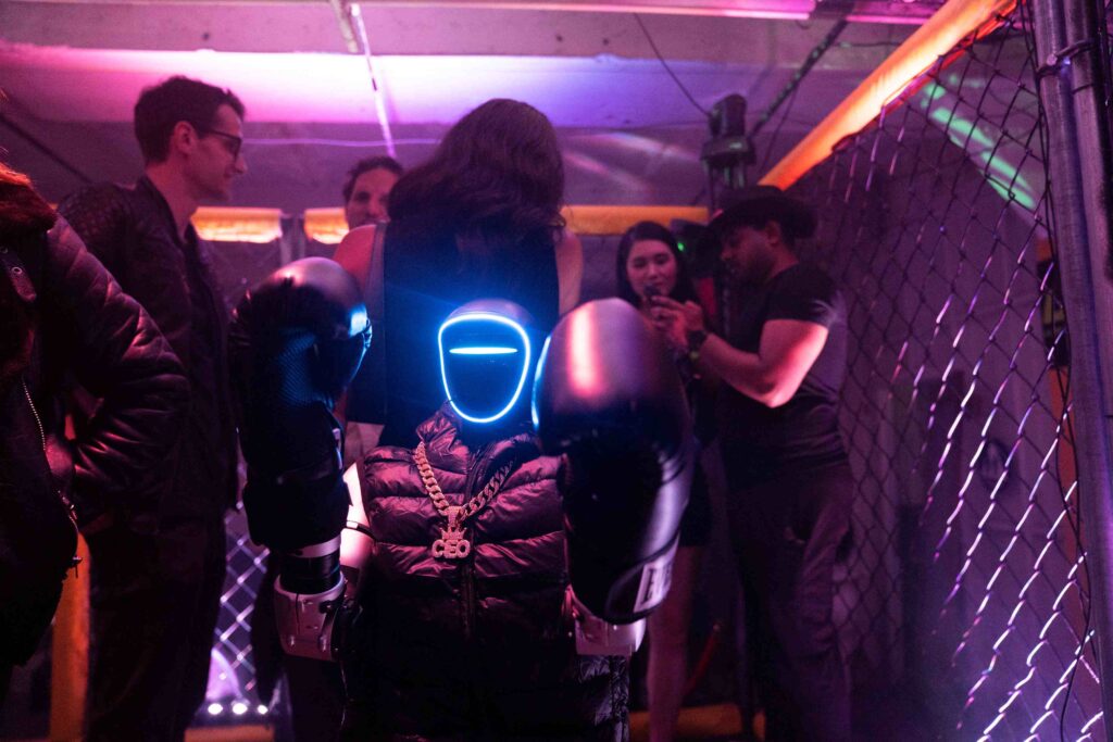 robos-boxeadores-e-luta-com-facas-taser-nao-letais-sao-nova-modinha-nos-eua