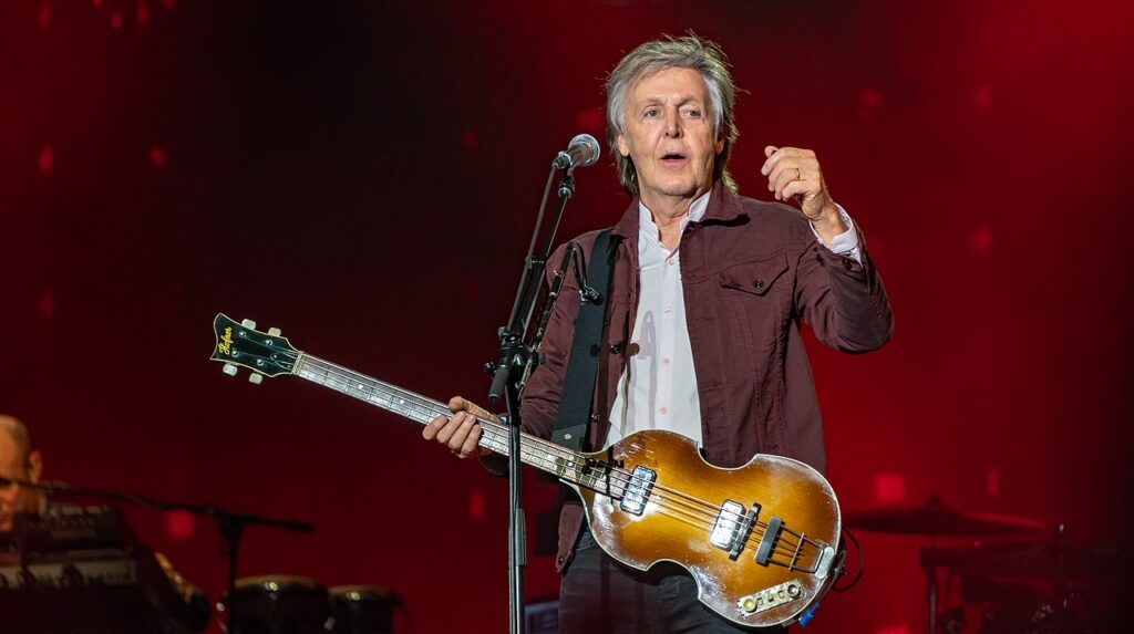 paul-mccartney-canta-“help!”-por-completo-pela-primeira-vez-em-60-anos