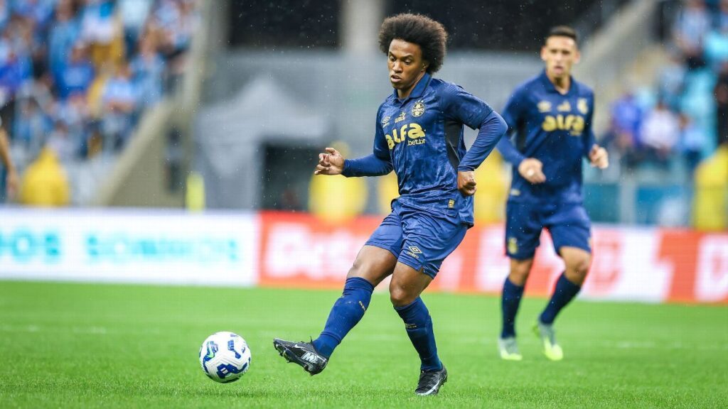 willian-sofre-fratura-no-metatarso-e-vira-desfalque-no-gremio-por-longo-periodo